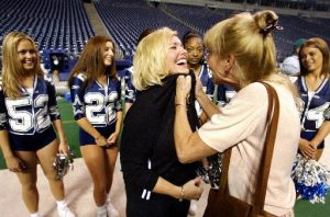 Suzanne Mitchell, 73; led Dallas Cowboys' cheerleaders to global popularity  - The Boston Globe