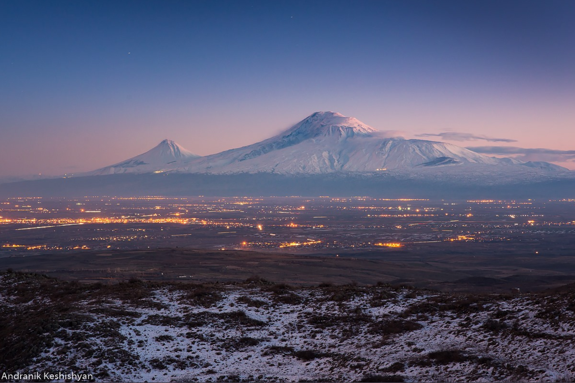 Armenia ararat. Гора Арарат и Масис. Масис Арарат Армения. Гора Арарат со стороны Турции. Гора Арарат со стороны Армении.